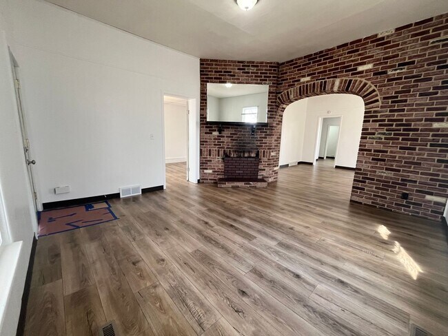 Building Photo - Ranch Style 2 Bed/1 Bath with Fenced in Yard!