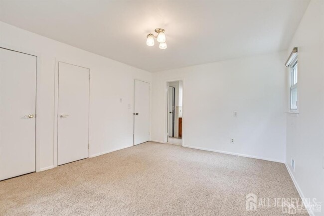 Building Photo - 559 Wood Ave