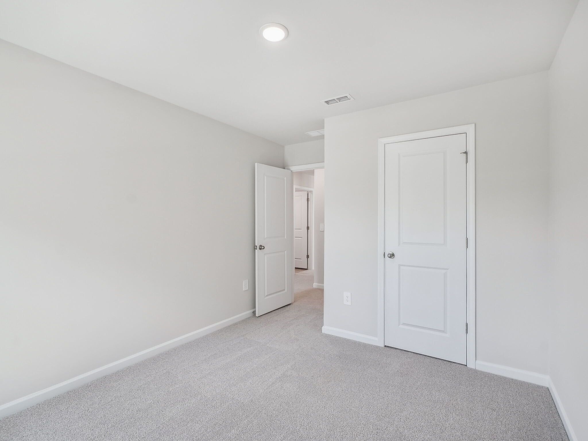 Building Photo - 712 Southland Dr