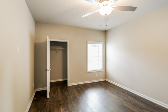 Building Photo - Beautiful 3 Bedroom: Ashton Floorplan