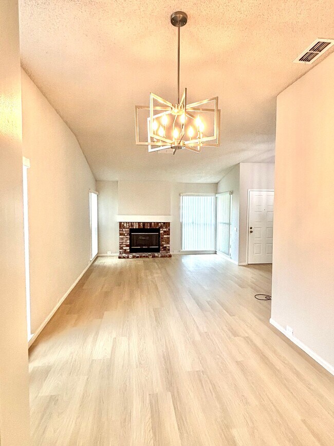 Building Photo - 8079 Darien Cir