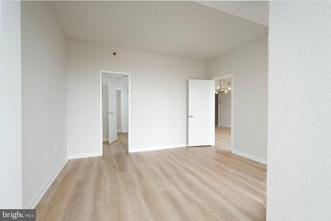 Building Photo - 1530 Key Blvd