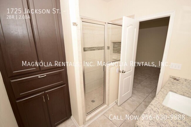 Building Photo - Weslaco Apartment for Rent - Westgate Vill...