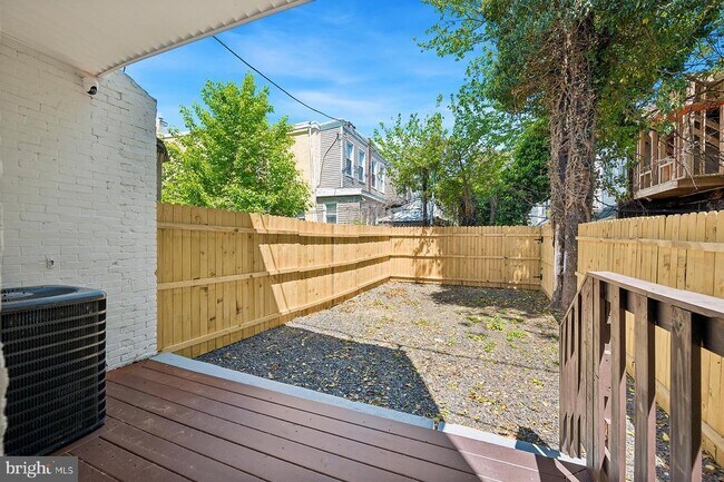 Building Photo - 5829 Crittenden St
