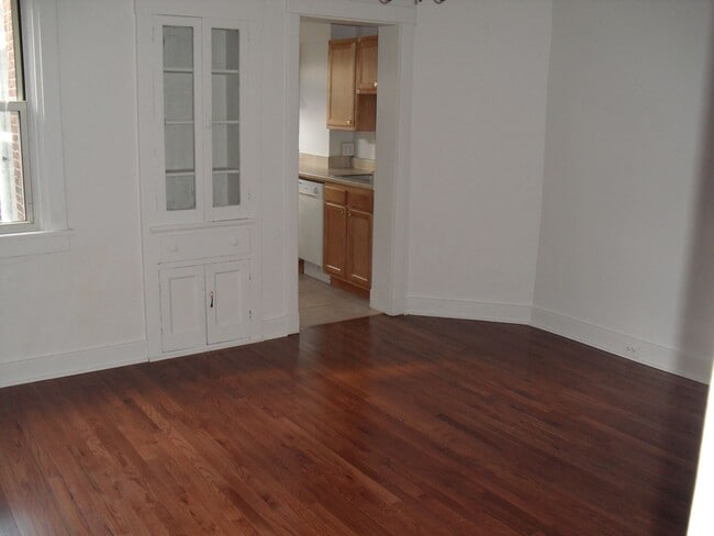 Building Photo - Available October 22, 2025, Lease will end...