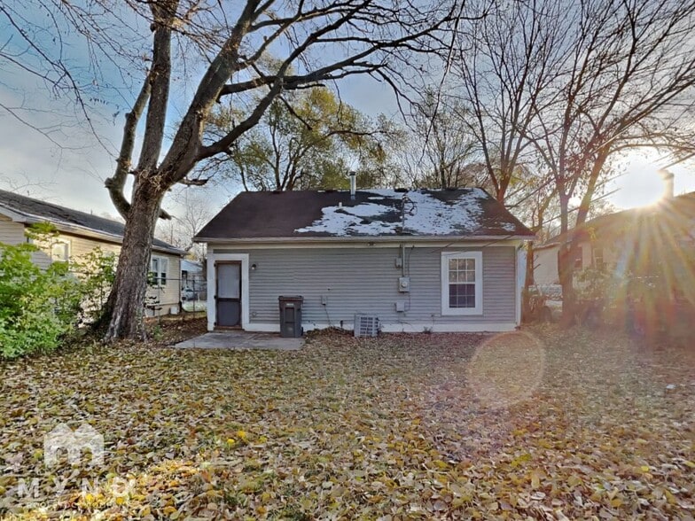 Building Photo - 3742 Caroline Ave