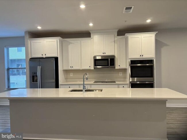 Building Photo - 2433 Silver Line Aly