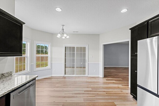 Building Photo - Beautiful home in great neighborhood!