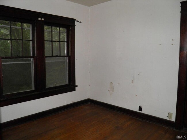 Building Photo - 551 S Washington St