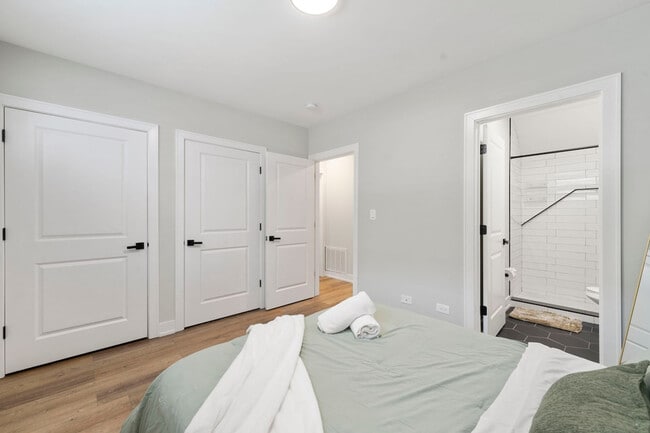 Building Photo - 1900 W 17th St