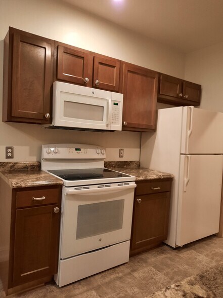 Building Photo - 247 Main St