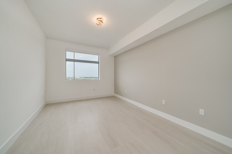 Building Photo - 140 S Dixie Hwy