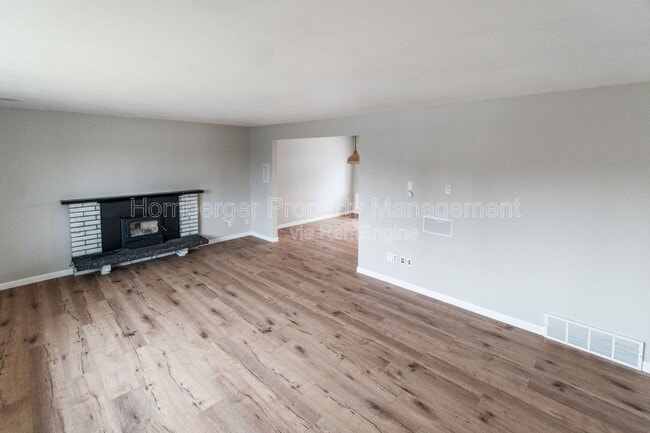 Building Photo - 6604 N Greenwood Blvd