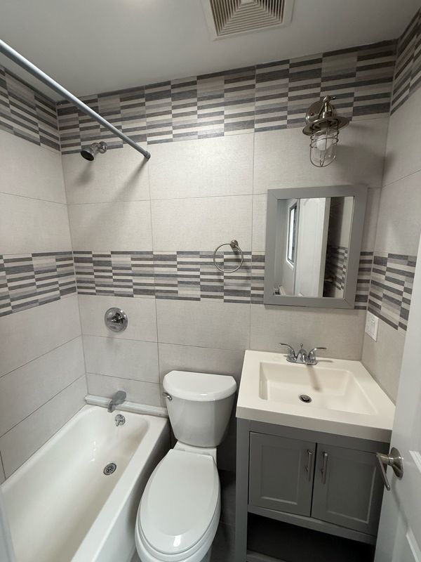 Building Photo - 2806 Mermaid Ave