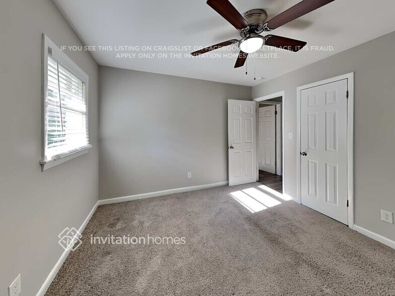 Building Photo - 3582 Highwood Dr SW