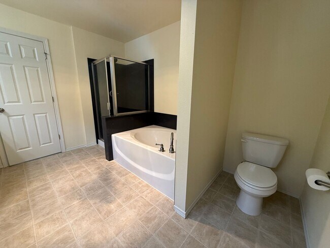 Building Photo - 4 Bedroom DuPont Home for Rent