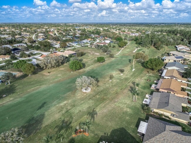 Building Photo - 3 Bedroom Home Located In The Sun N Lake Golf Community