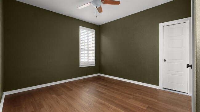 Building Photo - 595 Dayridge Dr