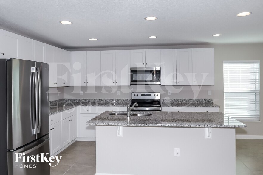 Building Photo - 445 Earhart Dr