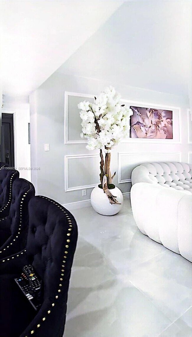 Building Photo - 1000 W Island Blvd