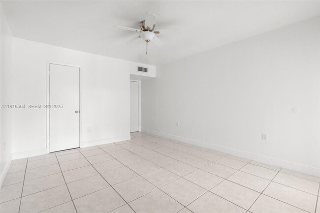 Building Photo - 15504 Sharpecroft Dr