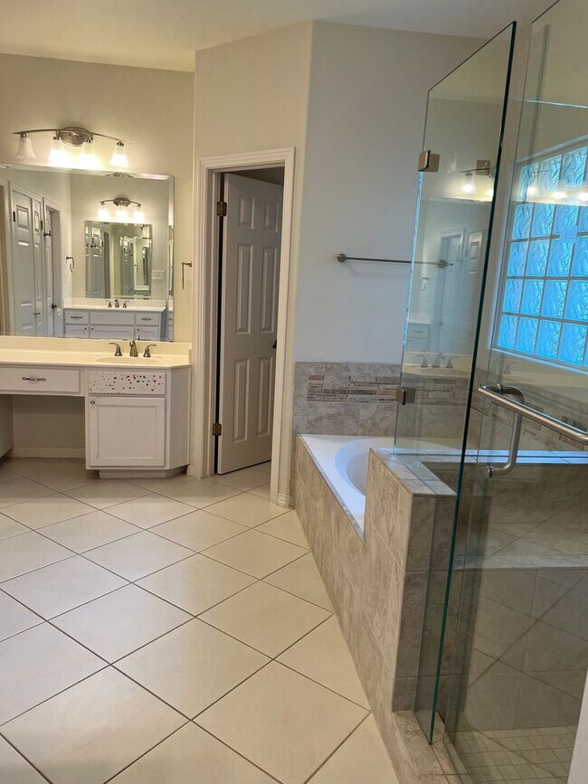 Building Photo - Large Home In and Established Neighborhood...