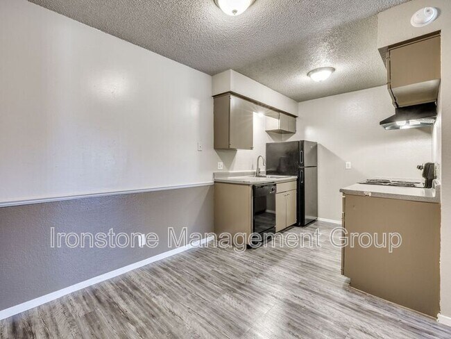 Building Photo - 5323 E 47th Pl