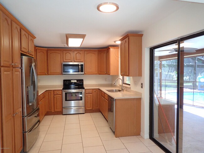 Building Photo - 525 Hidden Creek Dr