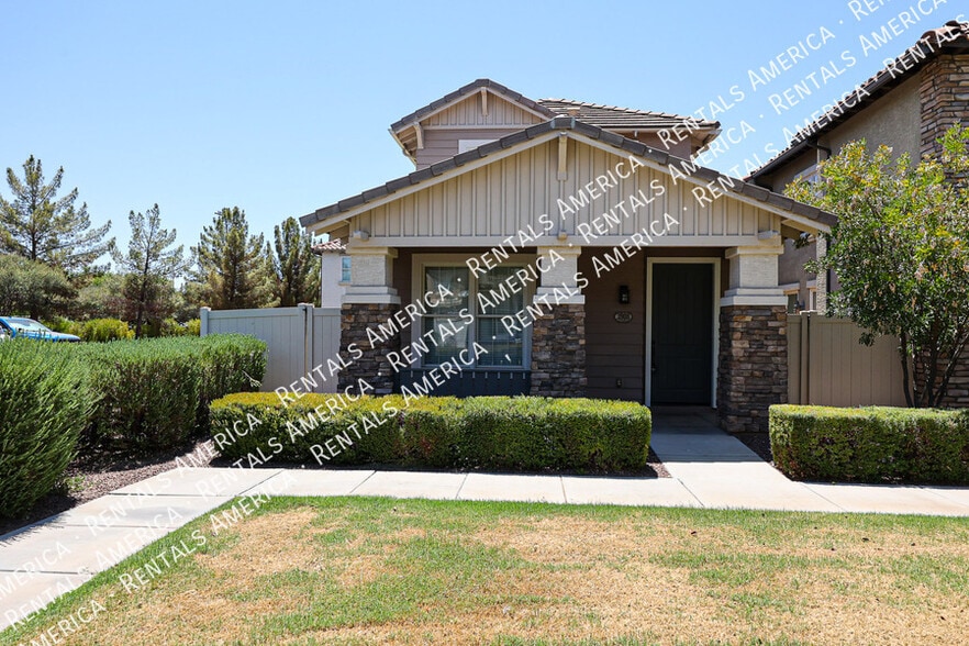 Building Photo - 3908 E Sabra Ln