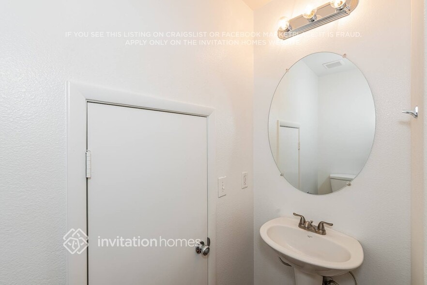 Building Photo - 9331 Wild Lariat Ave