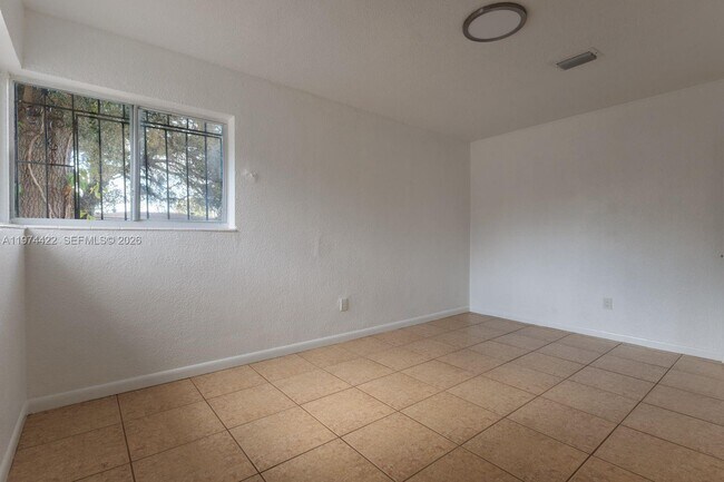 Building Photo - 1301 NE 153rd St