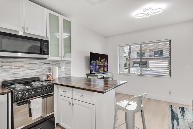 Building Photo - 1634 SW 4th Ave