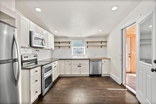 Building Photo - Spacious 3-Bed Tacoma Home w/ Office, A/C,...