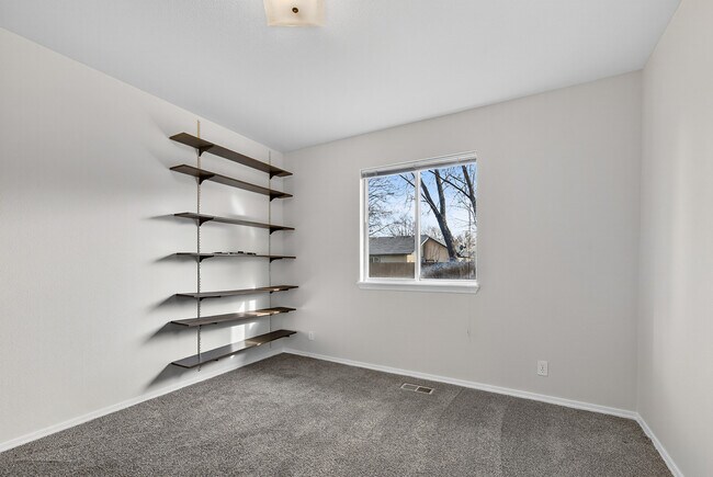 Building Photo - 2074 N Siesta Ave