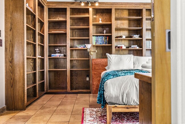 Building Photo - 275 U.S. 20-SI ID1240408P