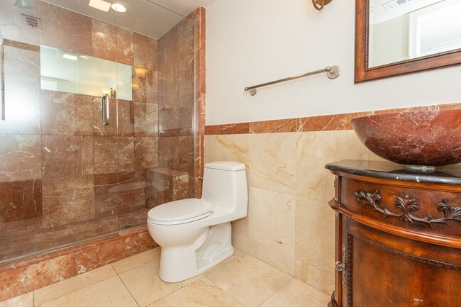 Building Photo - 4 Bedroom / 3 Bathroom Home With Panoramic...