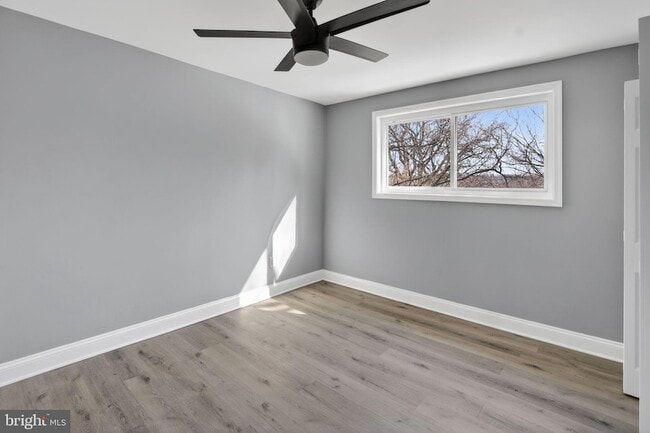 Building Photo - 146 Joliet St