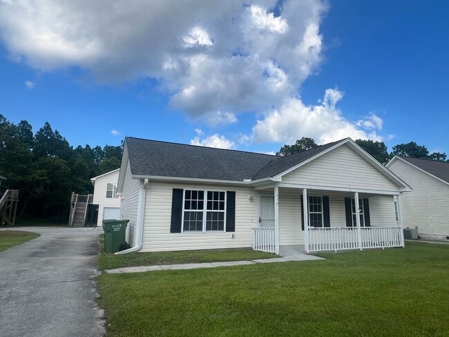 Building Photo - Freshley Painted! Updated Flooring! Pets o...
