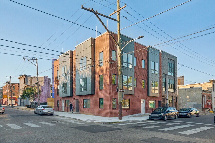 Building Photo - 2400 W Montgomery Ave