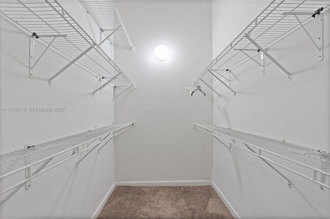 Building Photo - 2331 Dogwood Ct