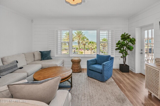 Building Photo - 922 1st St S