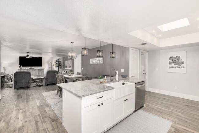 Building Photo - Total remodel in Santa Fe in McCormick Ranch