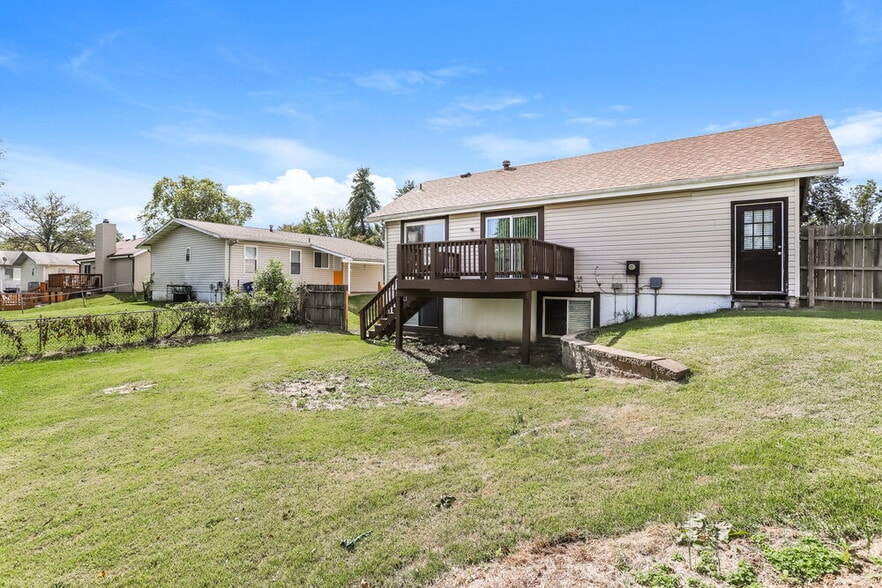 Building Photo - 1690 Woodman Dr