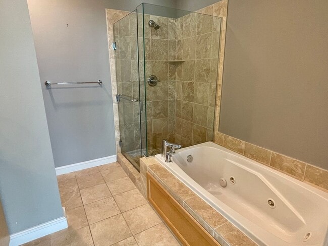 Building Photo - Luxury 2 Bed 2.5 Bath Condo in Central OKC