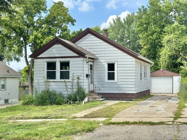 Primary Photo - 1722 Pershing Ave