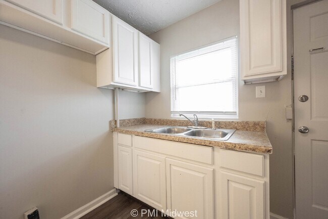 Building Photo - Modern Duplex in Prime Location - Perfect Rental Opportunity in Indianapolis!