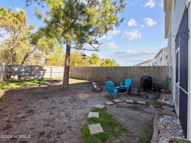Building Photo - Holly Ridge Townhome Available!