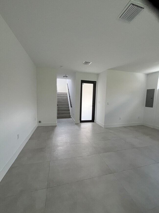 Building Photo - 921 NW 55th St