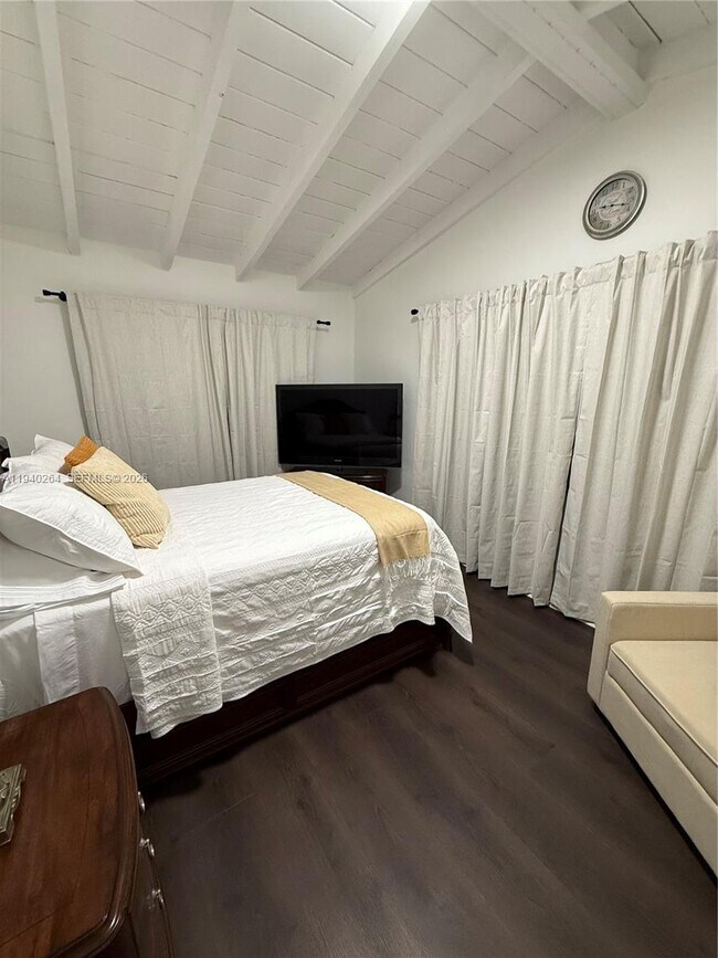 Building Photo - 2036 NE 21st Ave