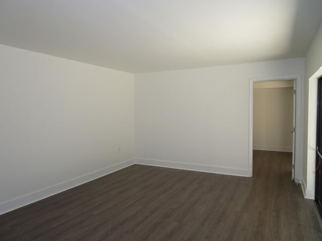 Building Photo - 1700 Embassy Dr